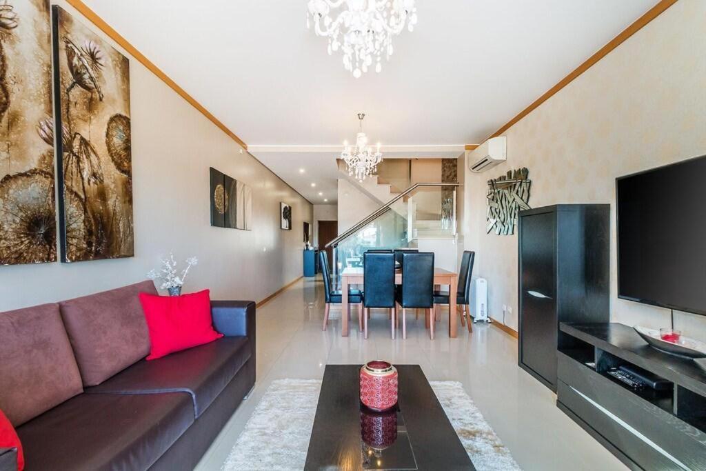Villa Fantastic Townhouse With Pool And Sea Views à Albufeira Extérieur photo