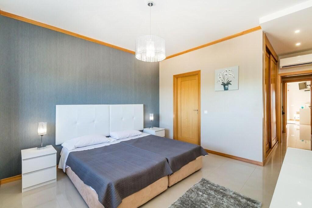 Villa Fantastic Townhouse With Pool And Sea Views à Albufeira Extérieur photo